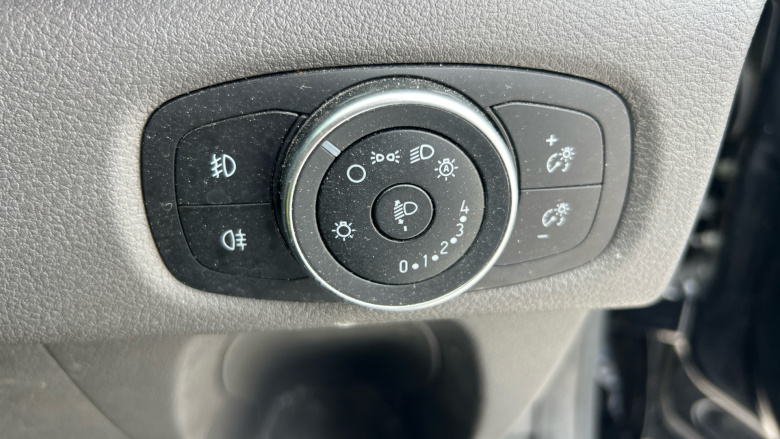 Ford Transit Custom 300 L1 Diesel Fwd 2.0 EcoBlue 130ps Low Roof Limited Van